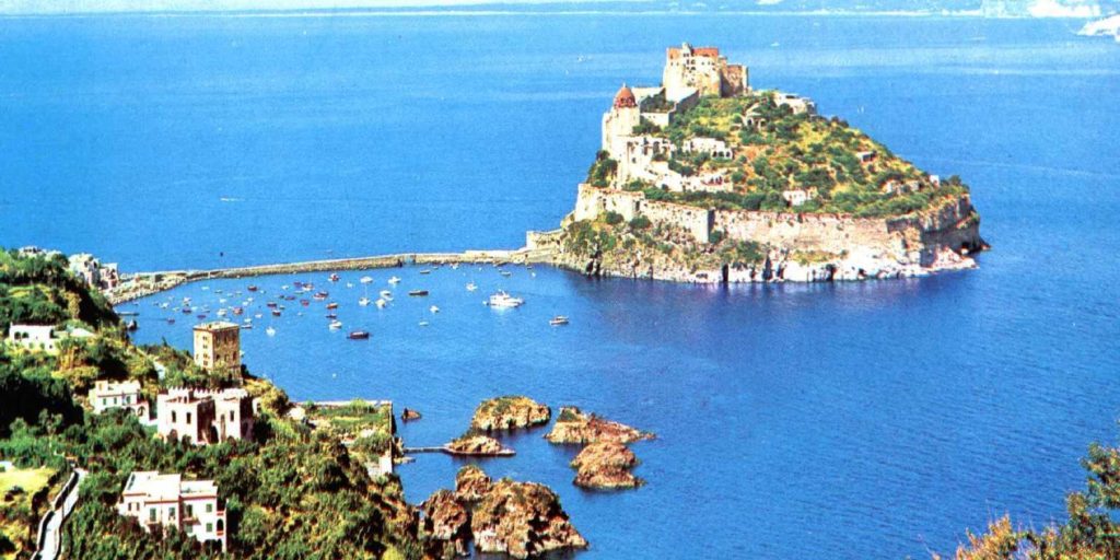 Inizia la stagione ad Ischia: isola presa d’assalto